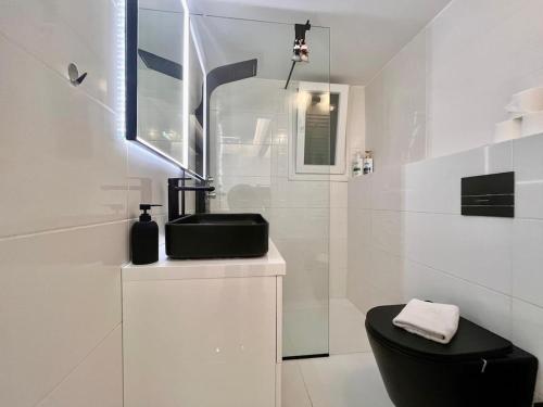 Modern 1BR Apt near Riviera