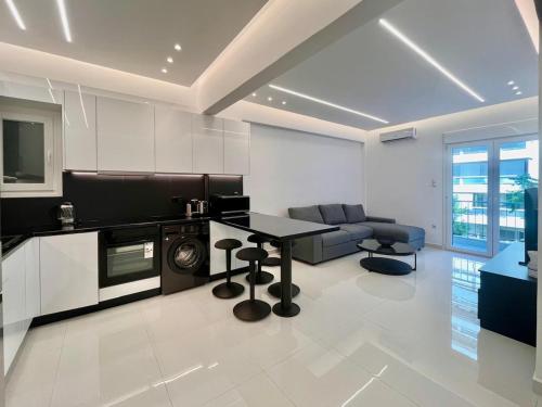 Modern 1BR Apt near Riviera