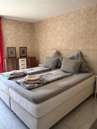 a large bed in a room with at 2 Zimmer Holiday Apartment in Karben mit Privatparkplatz-self Check in-15min bis Frankfurt-25min bis Flughafen in Karben