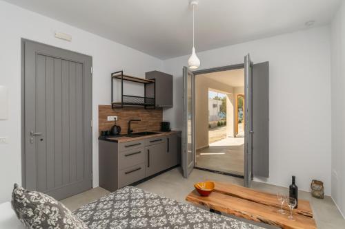 Alia Vourla Suites