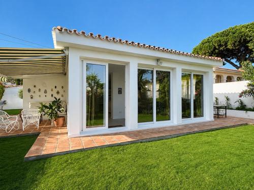 Private villa in Marbella, beach and pool