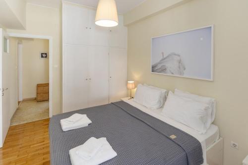 Athenian Apt with Balcony Pagkrati by GHH