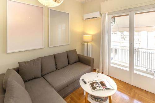 Athenian Apt with Balcony Pagkrati by GHH