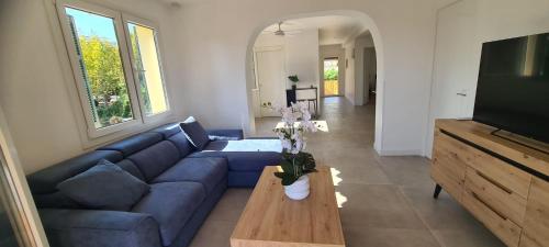 JOLI 3 PIECES SPACIEUX REFAIT a NEUF AVEC 2 BELLES TERRASSES