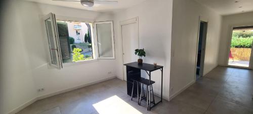 JOLI 3 PIECES SPACIEUX REFAIT a NEUF AVEC 2 BELLES TERRASSES
