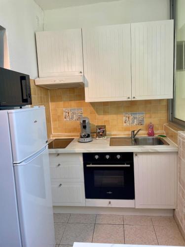 Studio climatisé en bord de mer et Plage privée