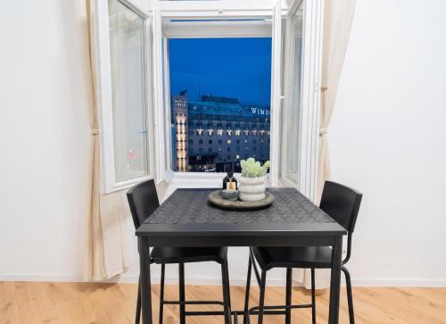 Elegant 4BR Apt, Prime Location Near Westbahnhof