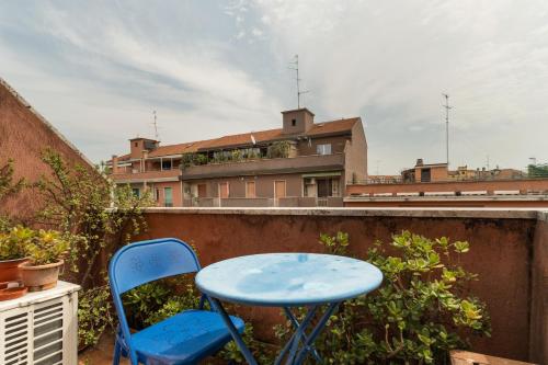 GuestHost - Cozy Balcony Flat near Porta Romana