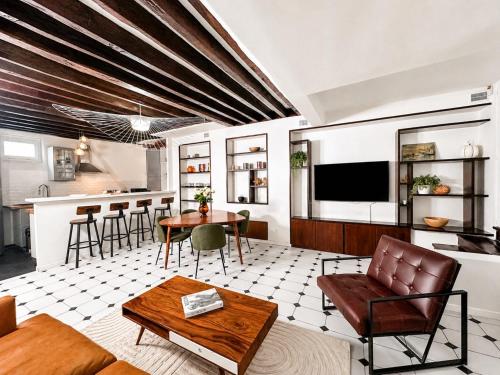 Spacious & modern property in Le Marais
