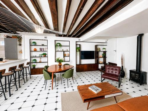 Spacious & modern property in Le Marais