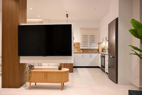 Light & Kozy Residence - Jacuzzi Lux Stay in Patra