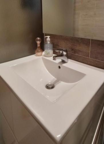 Appartement cosy, espace nuit & parking privé Annecy proche centre