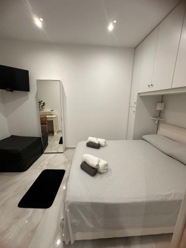a bedroom with a bed with two towels on it at Casa Vacanza - PERLA MARINA- 40 mt dal mare in Crotone