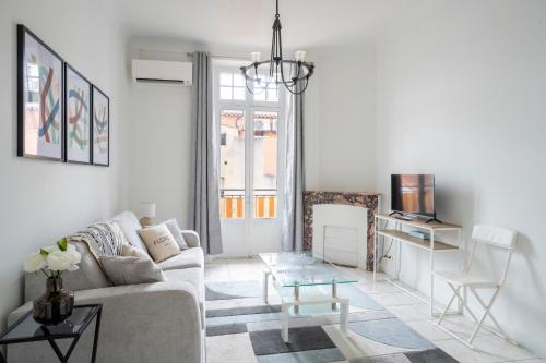 LES TOMETTES D'ANTAN avec balcon en plein Cannes