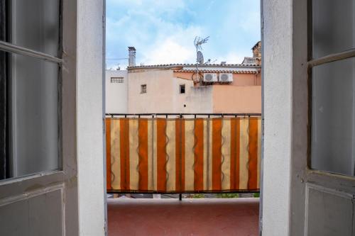 LES TOMETTES D'ANTAN avec balcon en plein Cannes