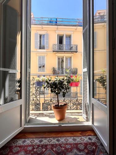 Apartment in Carré D'or near Promenade des Anglais