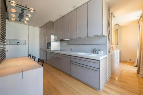 Duplex, Paris 8