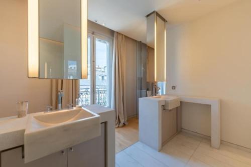 Duplex, Paris 8