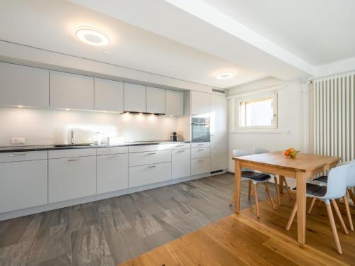 Apartment Majo 3-5 by Interhome