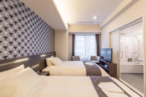 Postel nebo postele na pokoji v ubytování Hotel M's Plus Shijo Omiya