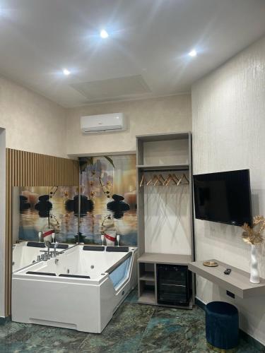 Foria Rooms