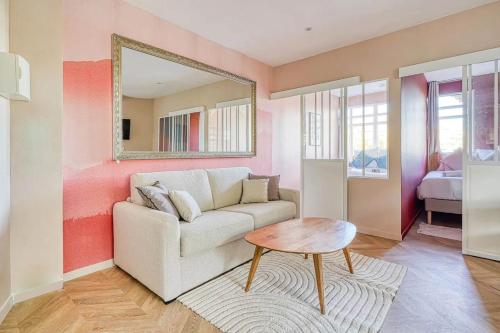 2-Bedroom Air-Conditioned Apartment in the Heart of Paris 17th