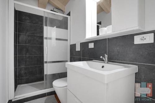 MO64 - Elegante Attico Duplex con 2 Bagni