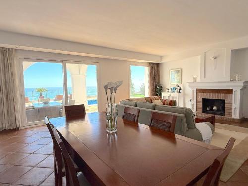Private pool, sea views, near beach
