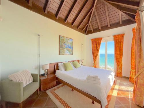 Private pool, sea views, near beach