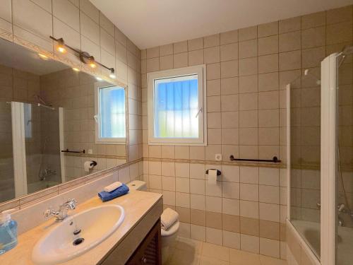 Private pool, sea views, near beach