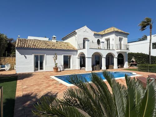 Private pool, sea views, near beach