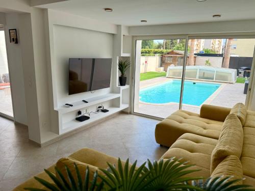 Magnifique villa moderne Piscine privée, À 900m de la mer, 8 couchages, 4 chambres, 2SDB, 2wc, Parking