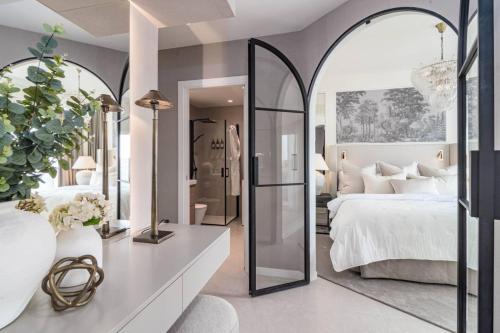 Royal Gardens Puerto Banús, 1BR Apartment with Pool