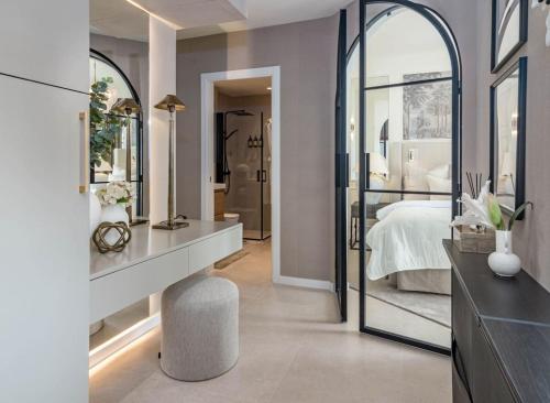 Royal Gardens Puerto Banús, 1BR Apartment with Pool