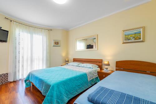 Apartments Lovorka