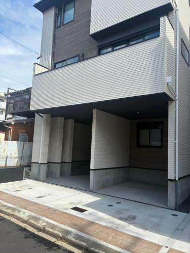 New Luxury home Free parking2 4BR 14 guests