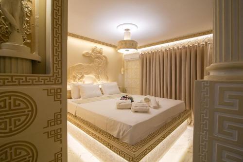 CENTAURIA Greek Luxury Suite 5' Port Gate 7-8 & Cruises Gate 11-12