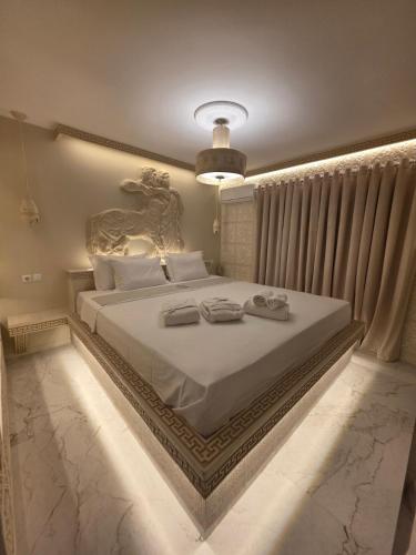 CENTAURIA Greek Luxury Suite 5' Port Gate 7-8 & Cruises Gate 11-12