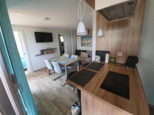 Beach houses Ive & Beta, olive grove, sea, swimming pool, jacuzzi, fenced yard, barbecue - Istria