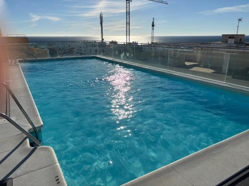 City apartment with workspace, pool & parking