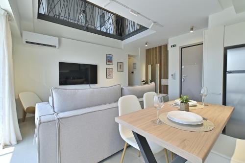 Luxury Duplex Apartment - Apollo