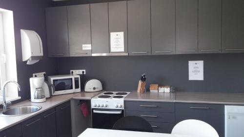 Kuchyň nebo kuchyňský kout v ubytování Tuhamäe Hostel