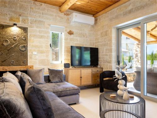 Villa Smaragda Stone Retreat with Private Pool