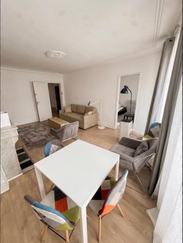 Eiffel Tower - Elegant 2 BR