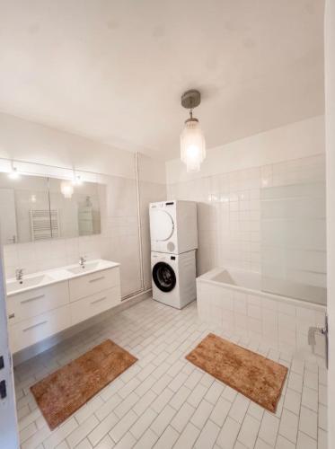 Eiffel Tower - Elegant 2 BR