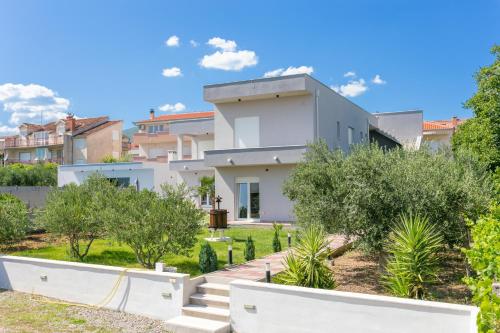 Family friendly house with a swimming pool Kastel Stafilic, Kastela - 21263