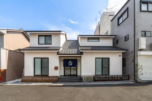 鶴Inn 難波 大阪 天王寺 奈良 神戸直通 鶴橋駅徒歩8分 贅沢な和モダン一軒家 十六夜
