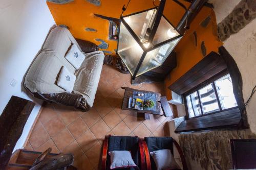 an overhead view of a room with chairs and a mirror at Talasnal Montanhas de Amor in Lousã