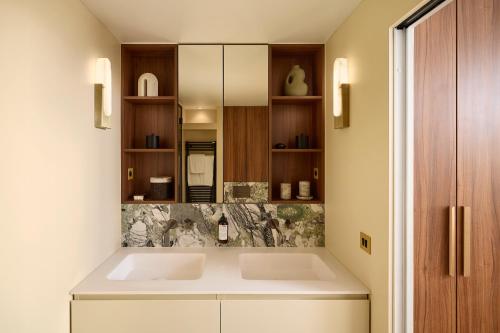 An Incredible 3-Bed 3-Bath at the Trocadéro - Eiffel Tower