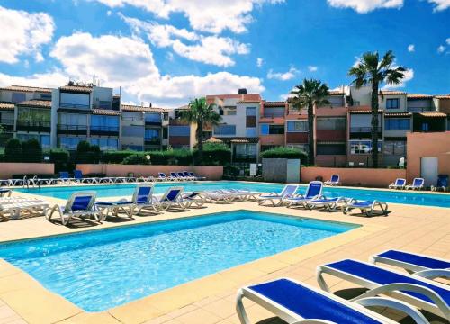 Charmant T2 proche port ! Terrasse plancha wifi !